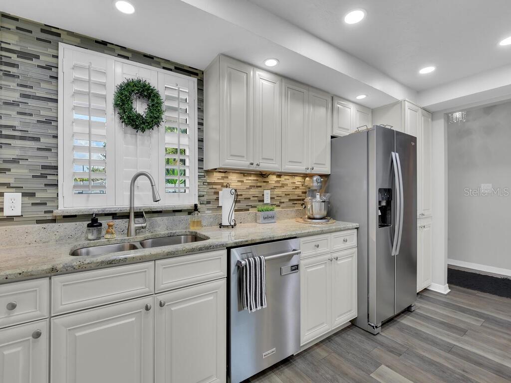 Image 11 of 42 For 4263 Island Circle D