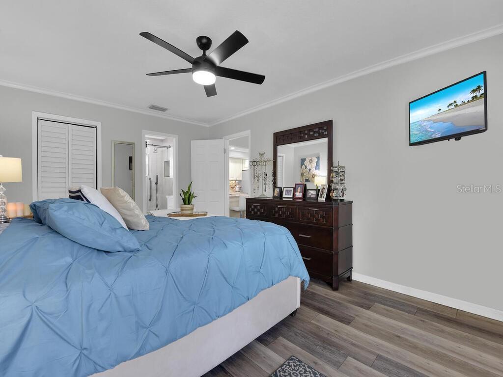 Image 21 of 42 For 4263 Island Circle D