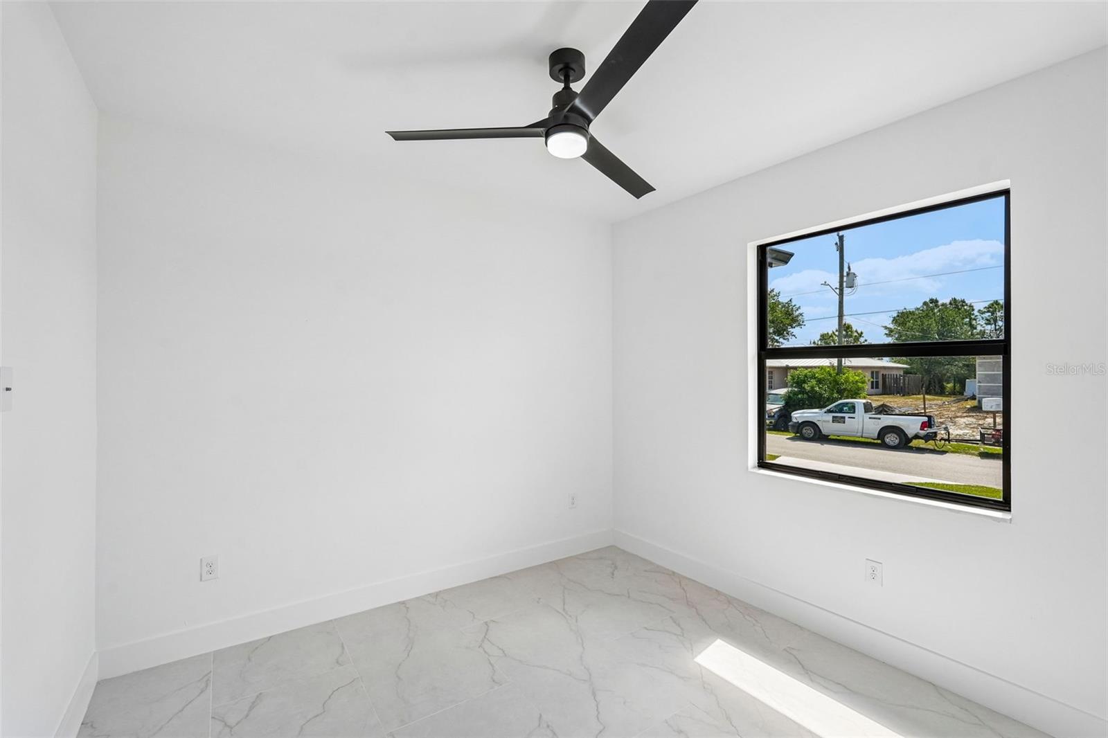 Image 19 of 66 For 2406 Hightower Avenue S
