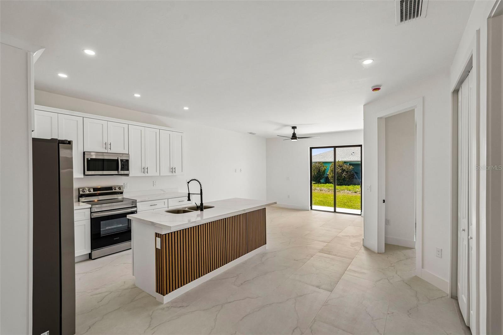 Image 43 of 66 For 2406 Hightower Avenue S