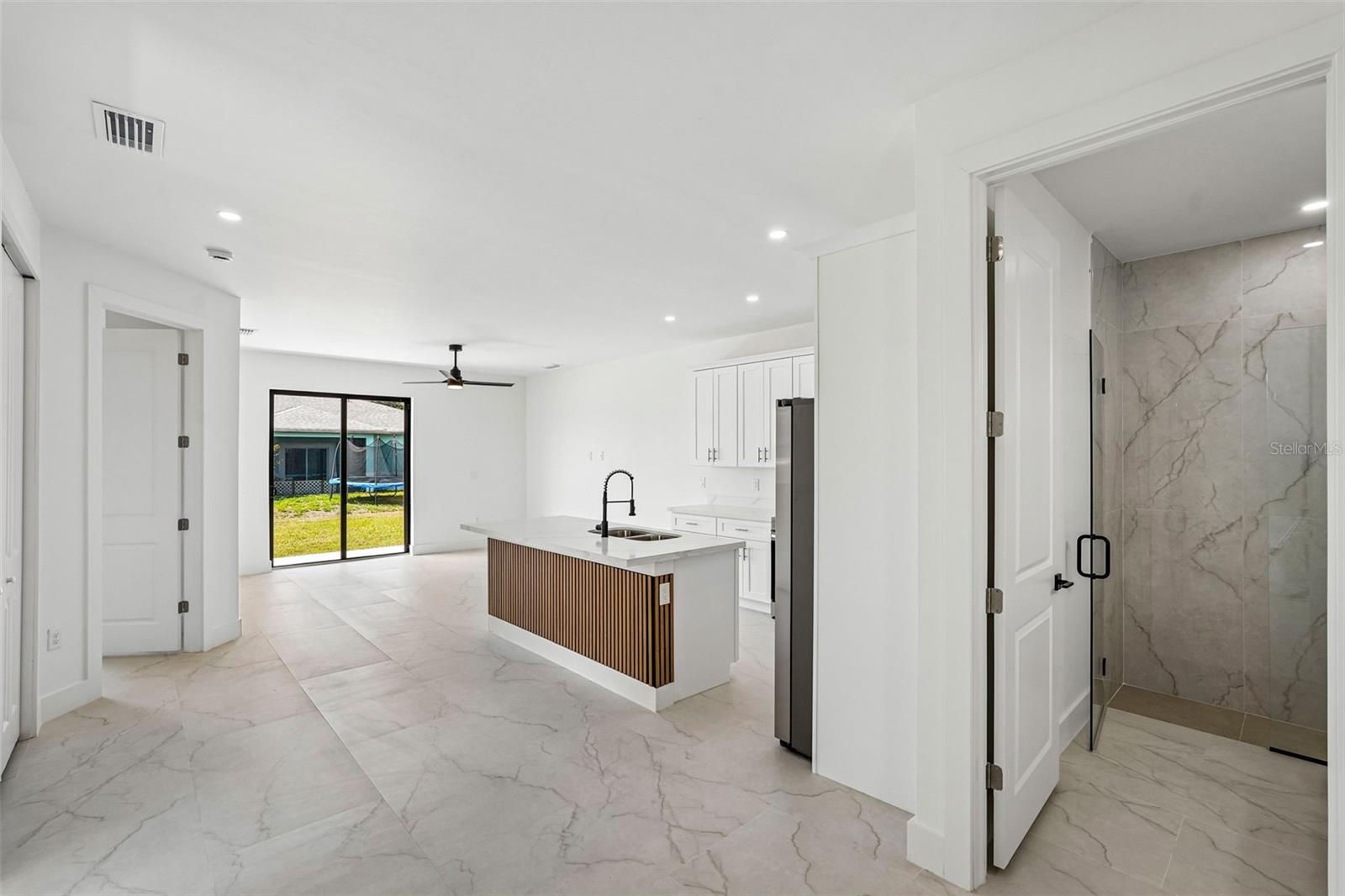 Image 6 of 66 For 2406 Hightower Avenue S