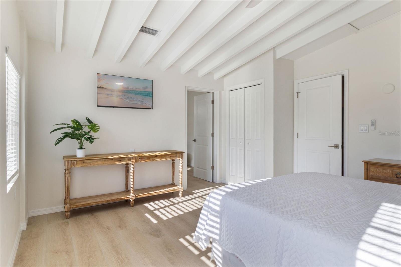 Image 10 of 56 For 2901 Palm Drive