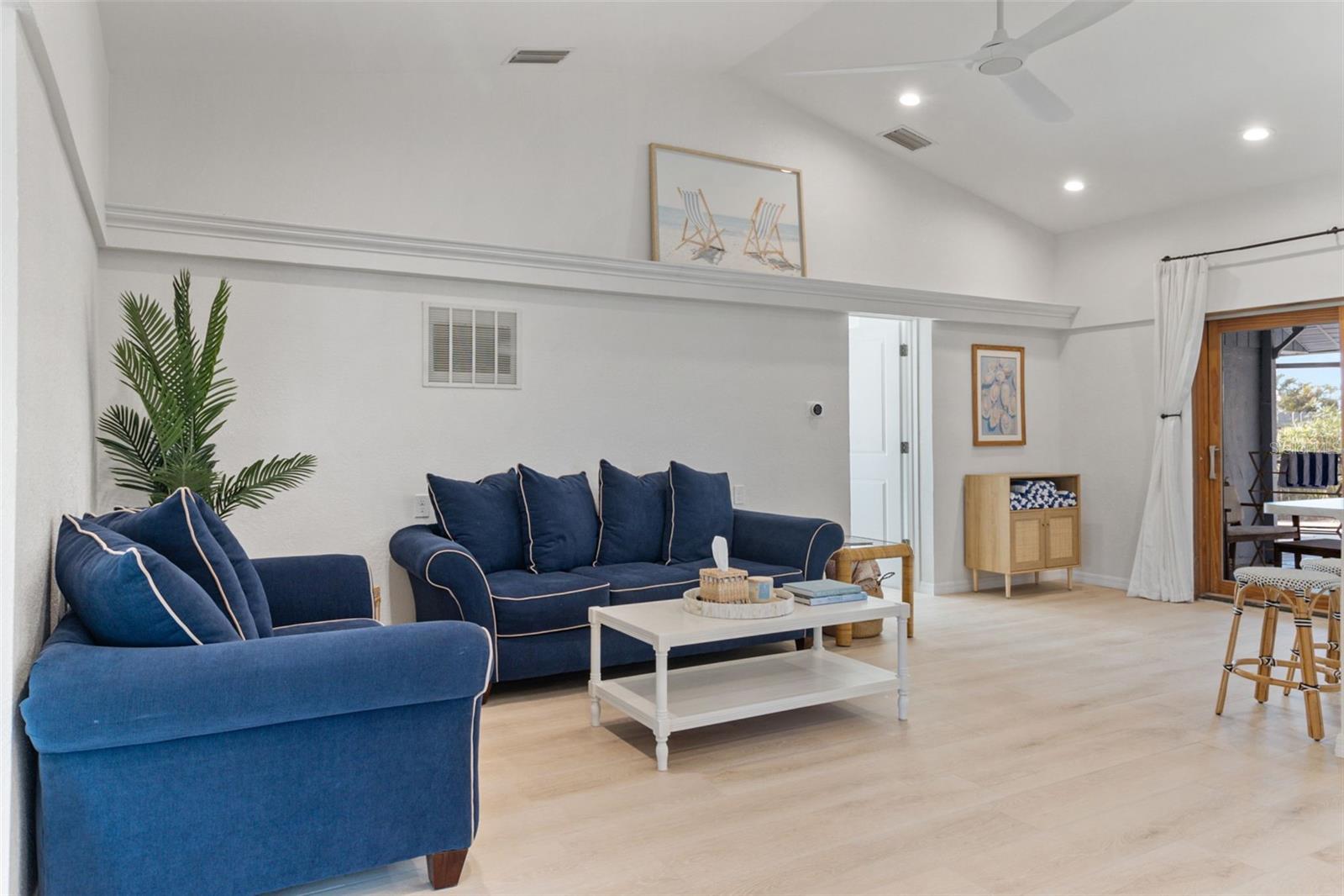 Image 4 of 56 For 2901 Palm Drive