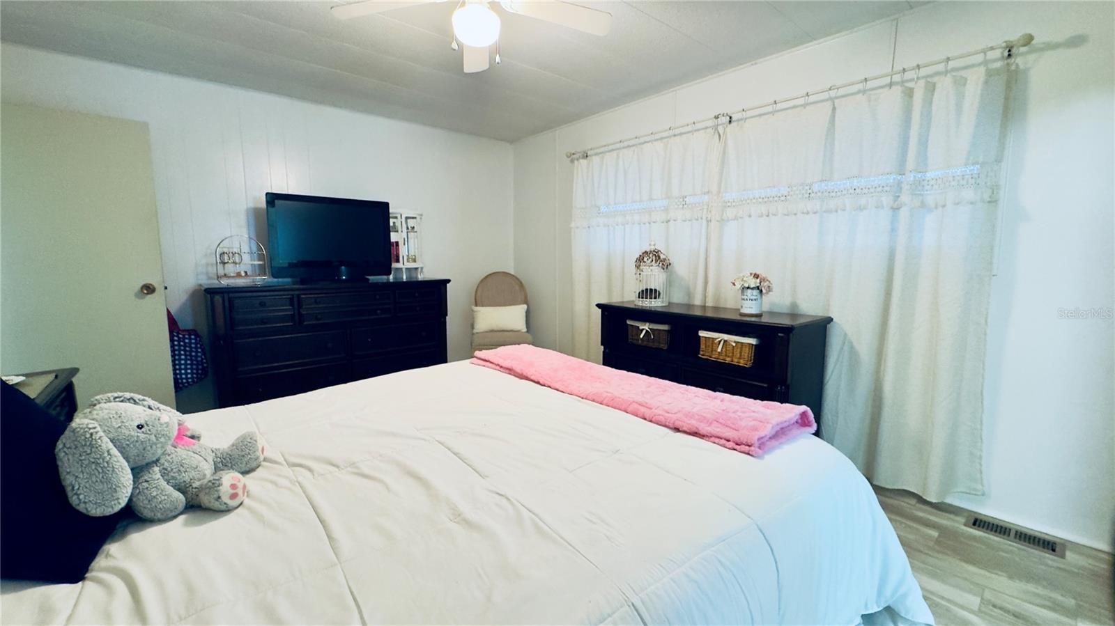 Image 15 of 54 For 553 Fleetwood Street