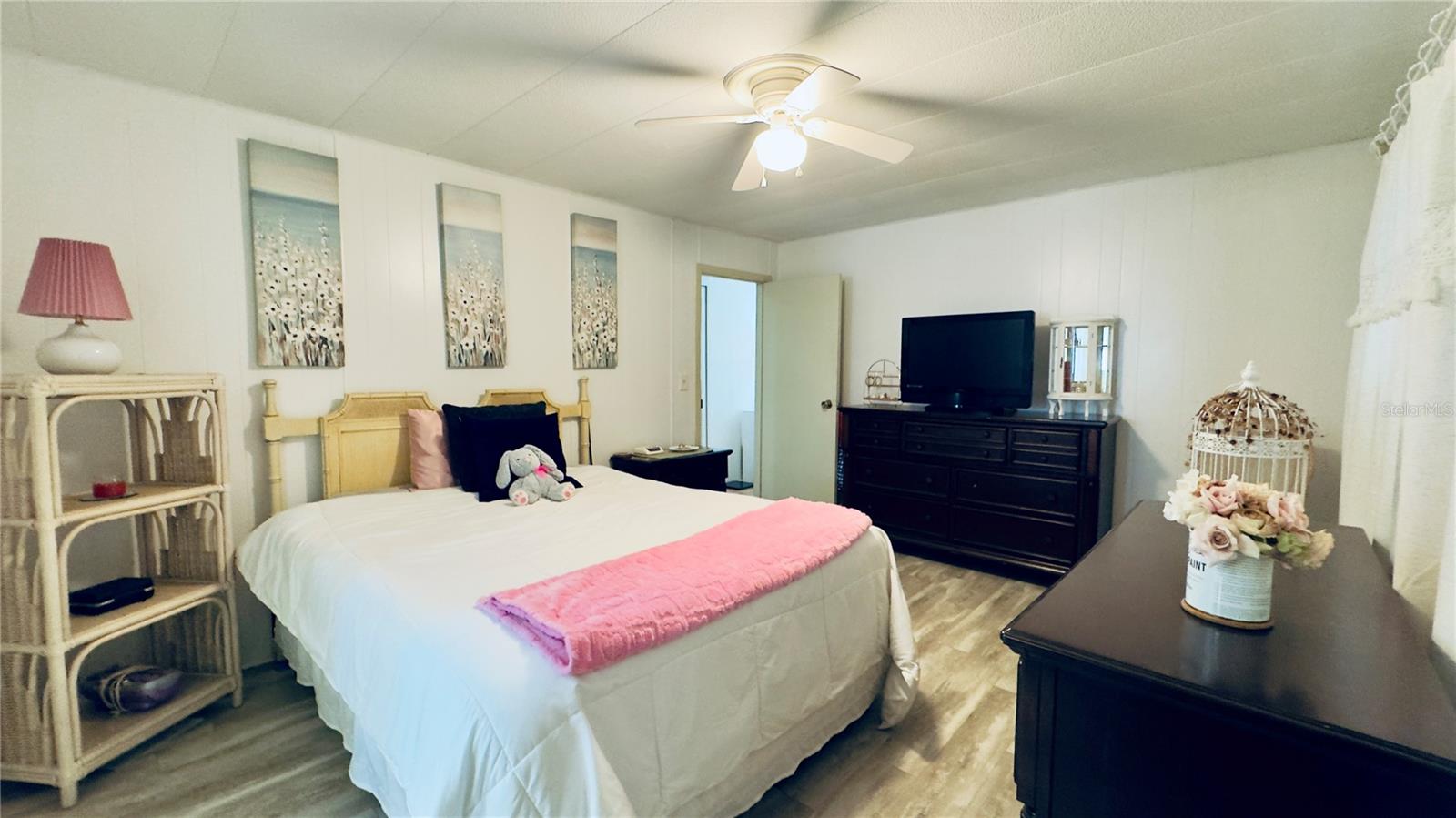 Image 17 of 54 For 553 Fleetwood Street