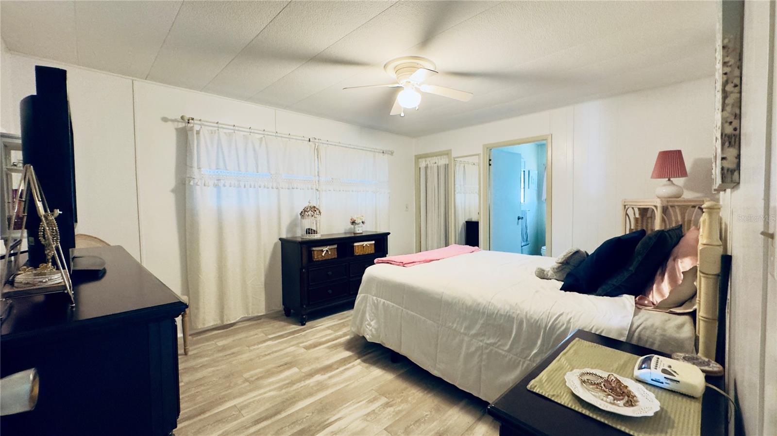 Image 18 of 54 For 553 Fleetwood Street