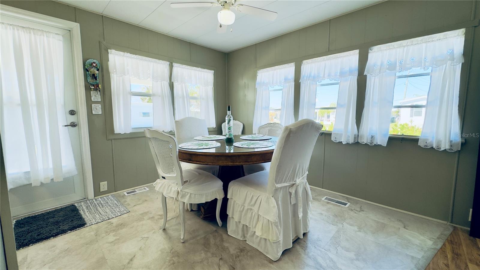 Image 9 of 54 For 553 Fleetwood Street