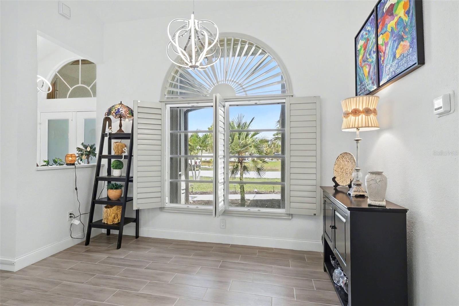 Image 15 of 39 For 301 Gold Tree