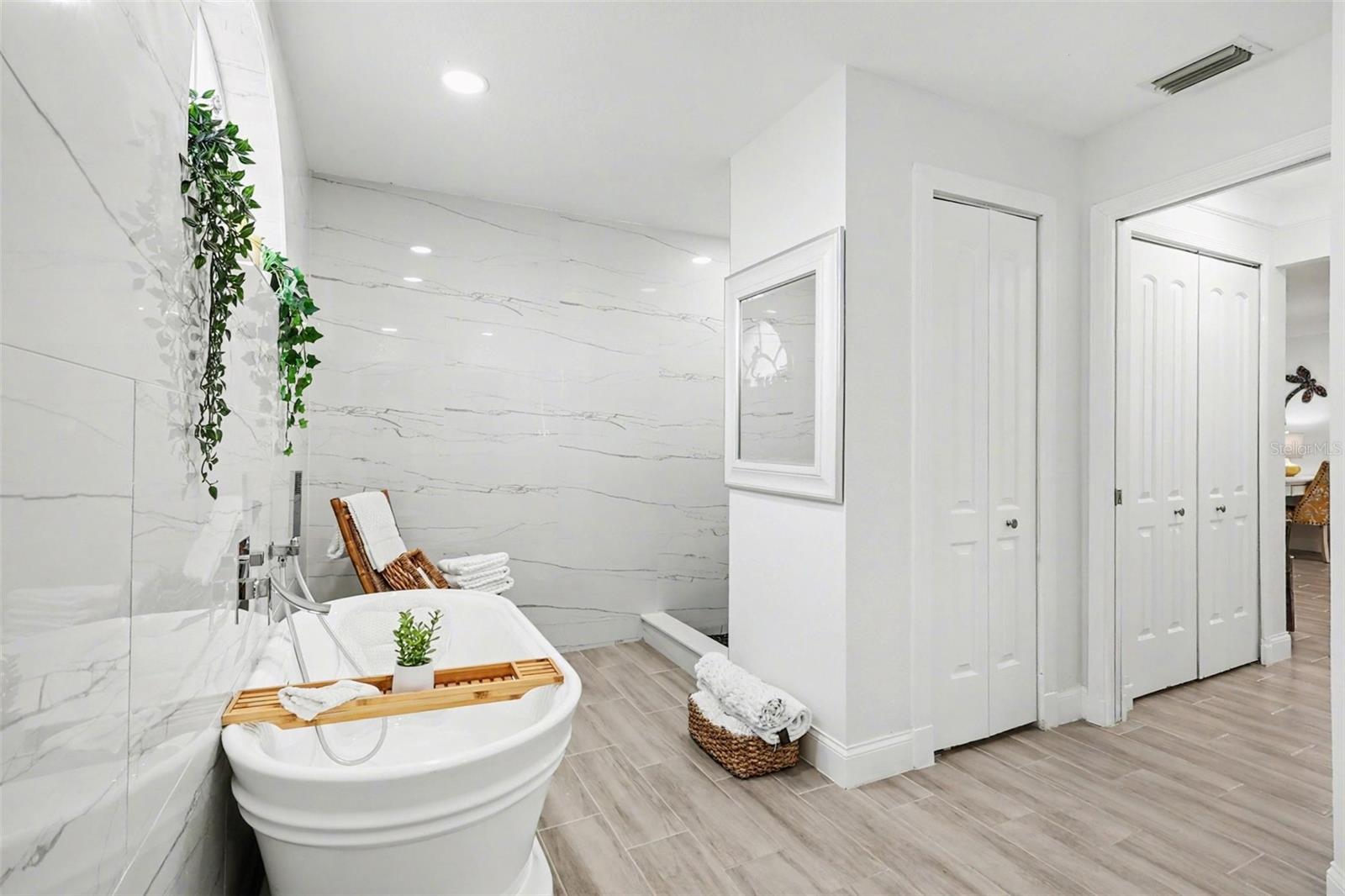 Image 21 of 39 For 301 Gold Tree