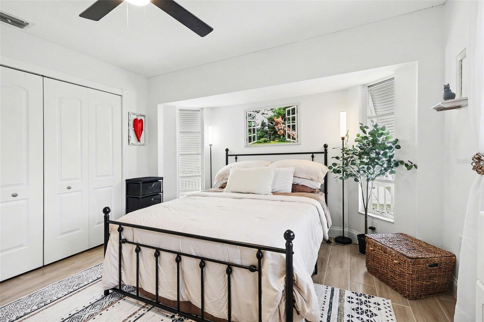 Image 23 of 39 For 301 Gold Tree