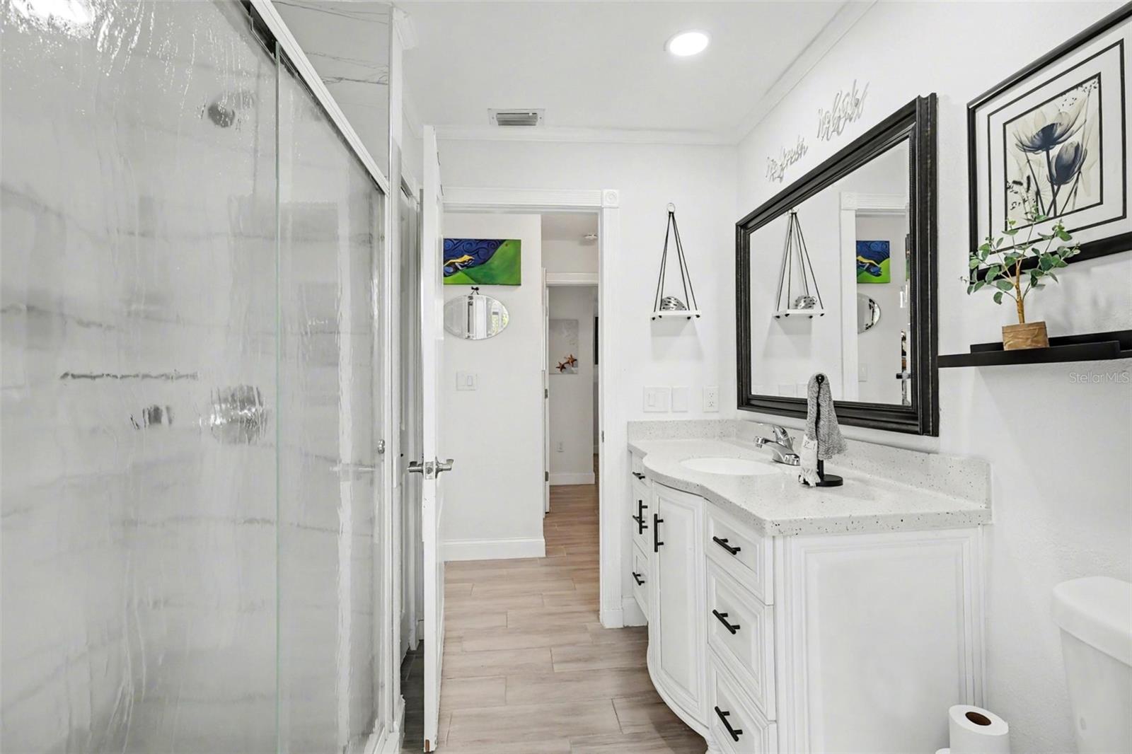 Image 24 of 39 For 301 Gold Tree