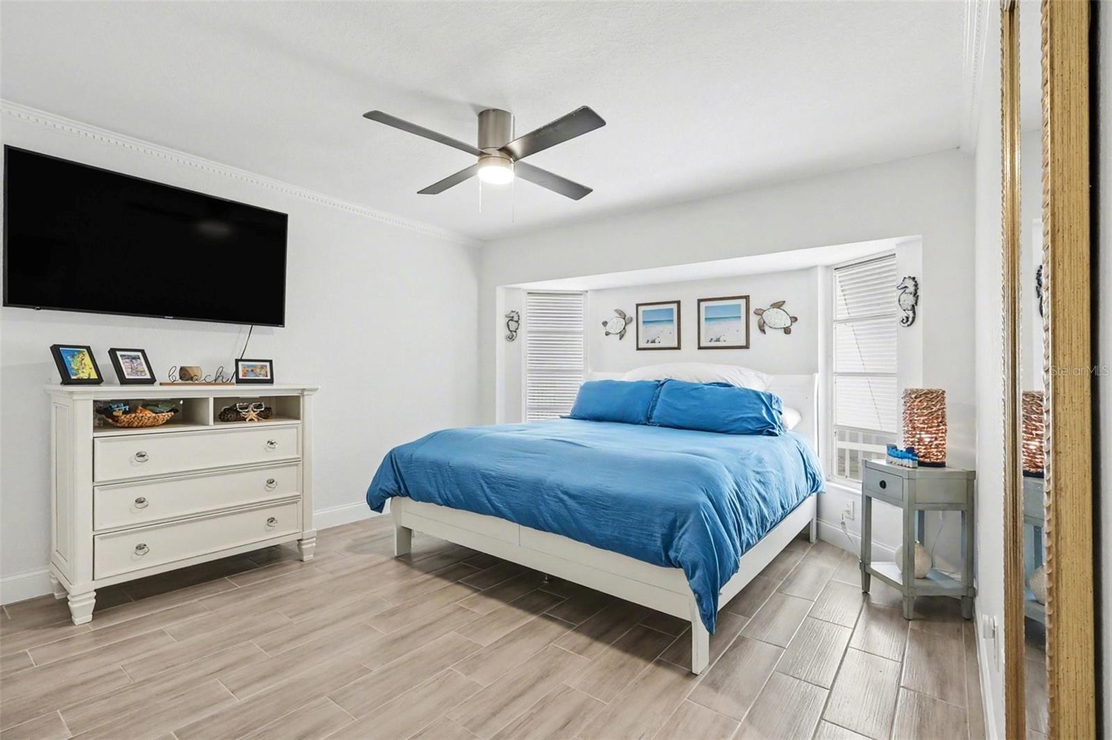 Image 25 of 39 For 301 Gold Tree