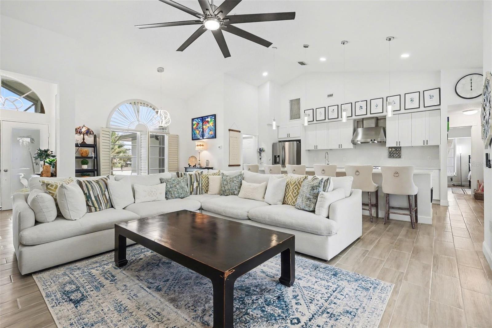 Image 4 of 39 For 301 Gold Tree