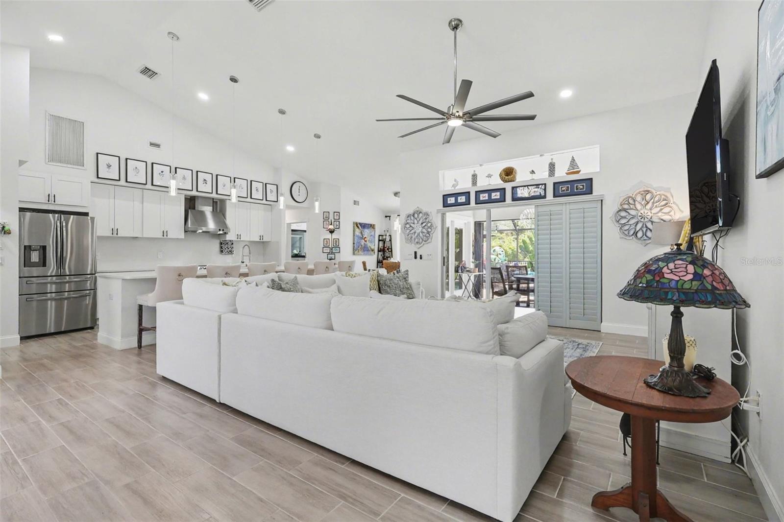 Image 7 of 39 For 301 Gold Tree