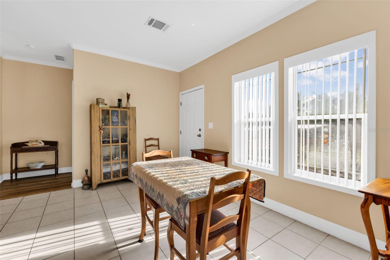 Image 18 of 68 For 7392 Swiss Boulevard