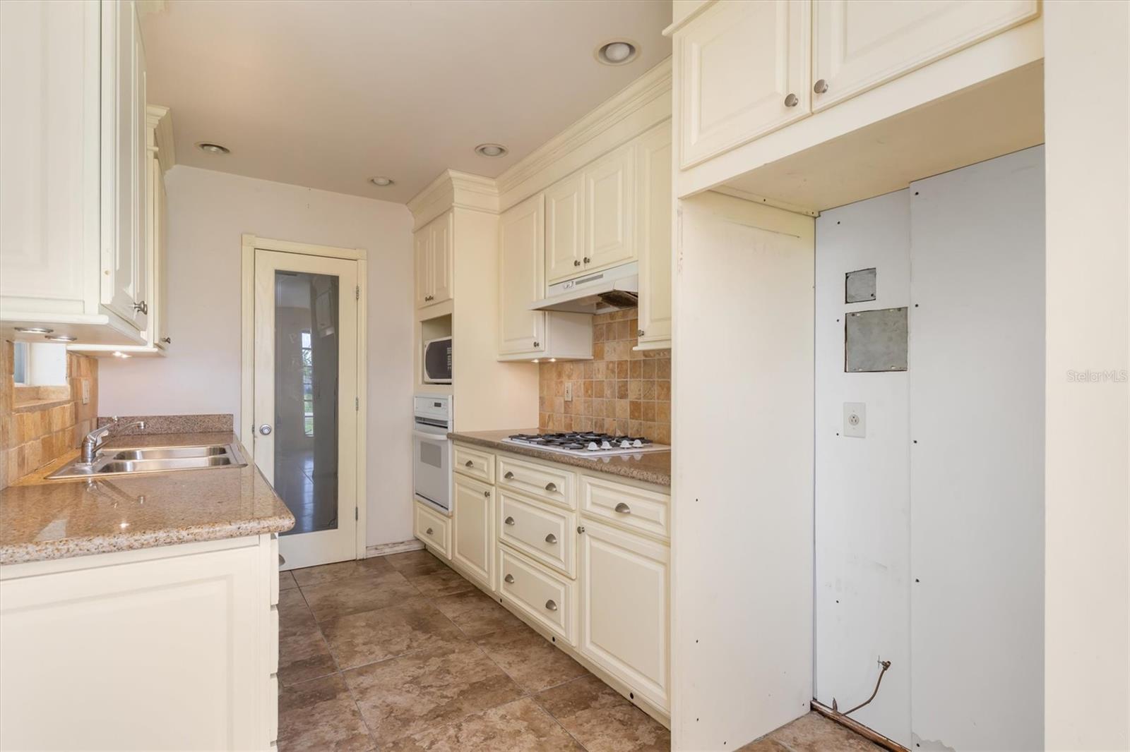 Image 12 of 46 For 3107 Easy Street