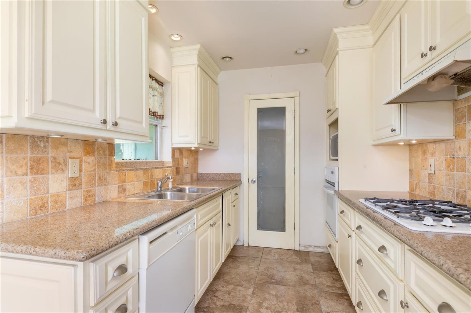 Image 13 of 46 For 3107 Easy Street