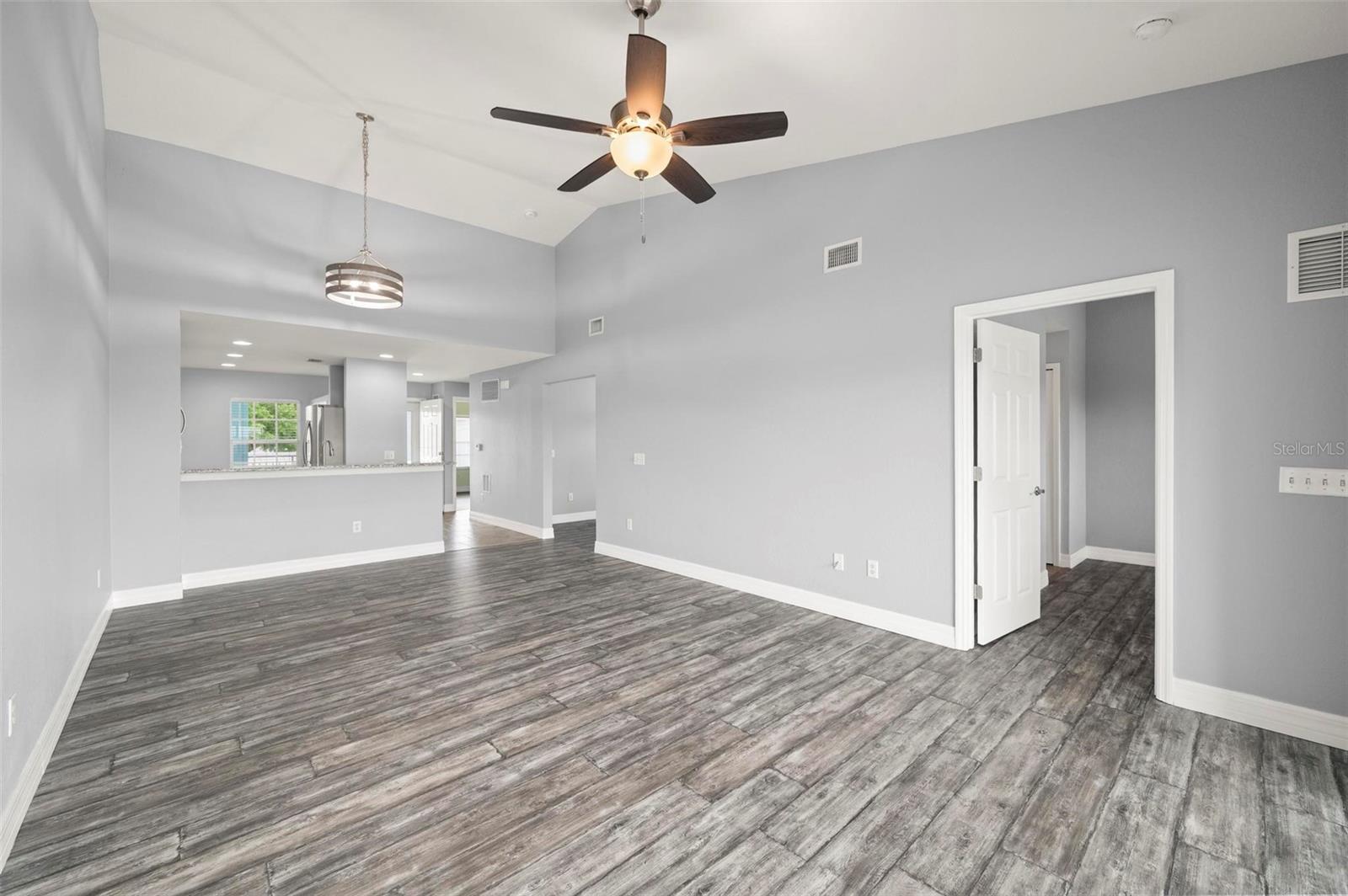 Image 19 of 54 For 5744 Sabal Trace Drive 201