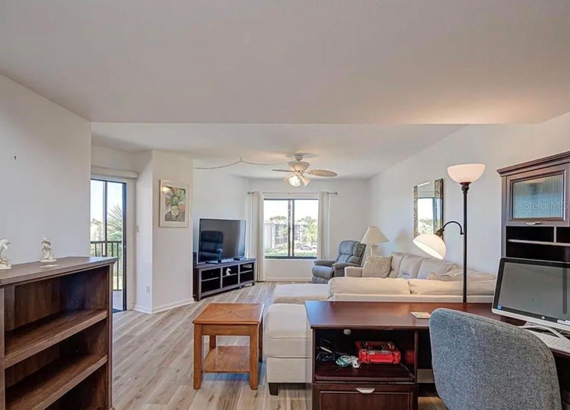 Image 4 of 46 For 25188 Marion Avenue E306
