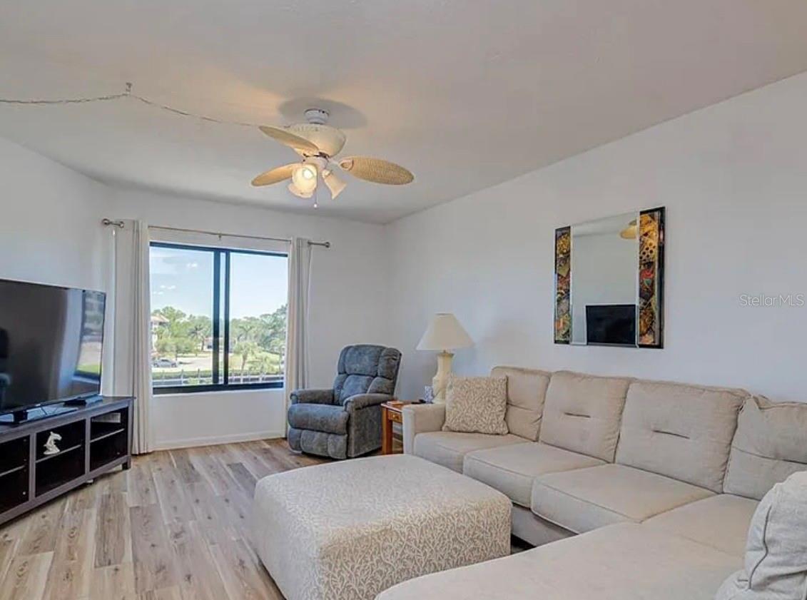 Image 7 of 46 For 25188 Marion Avenue E306