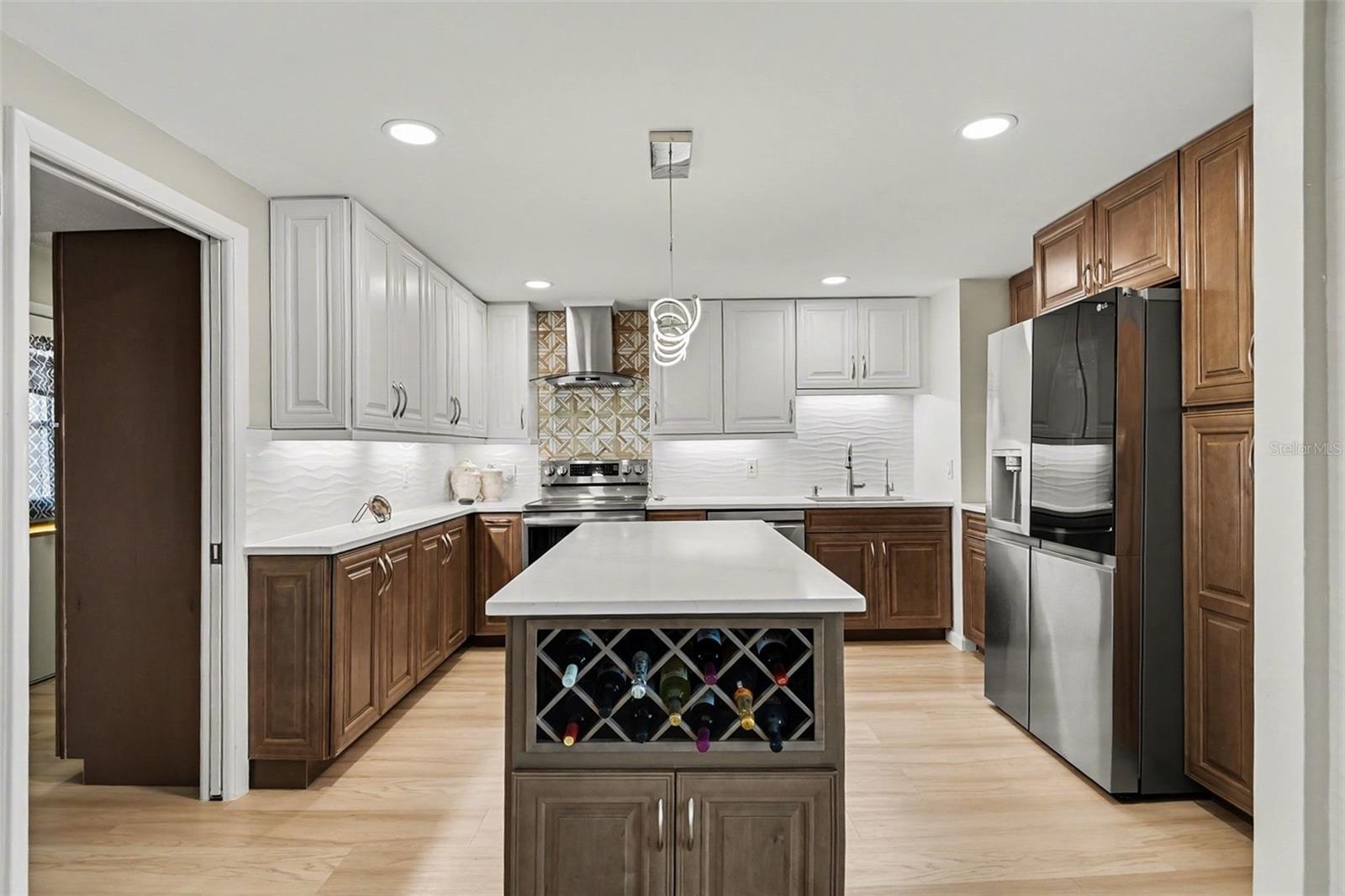 Image 11 of 51 For 1 Colony Point Drive A7