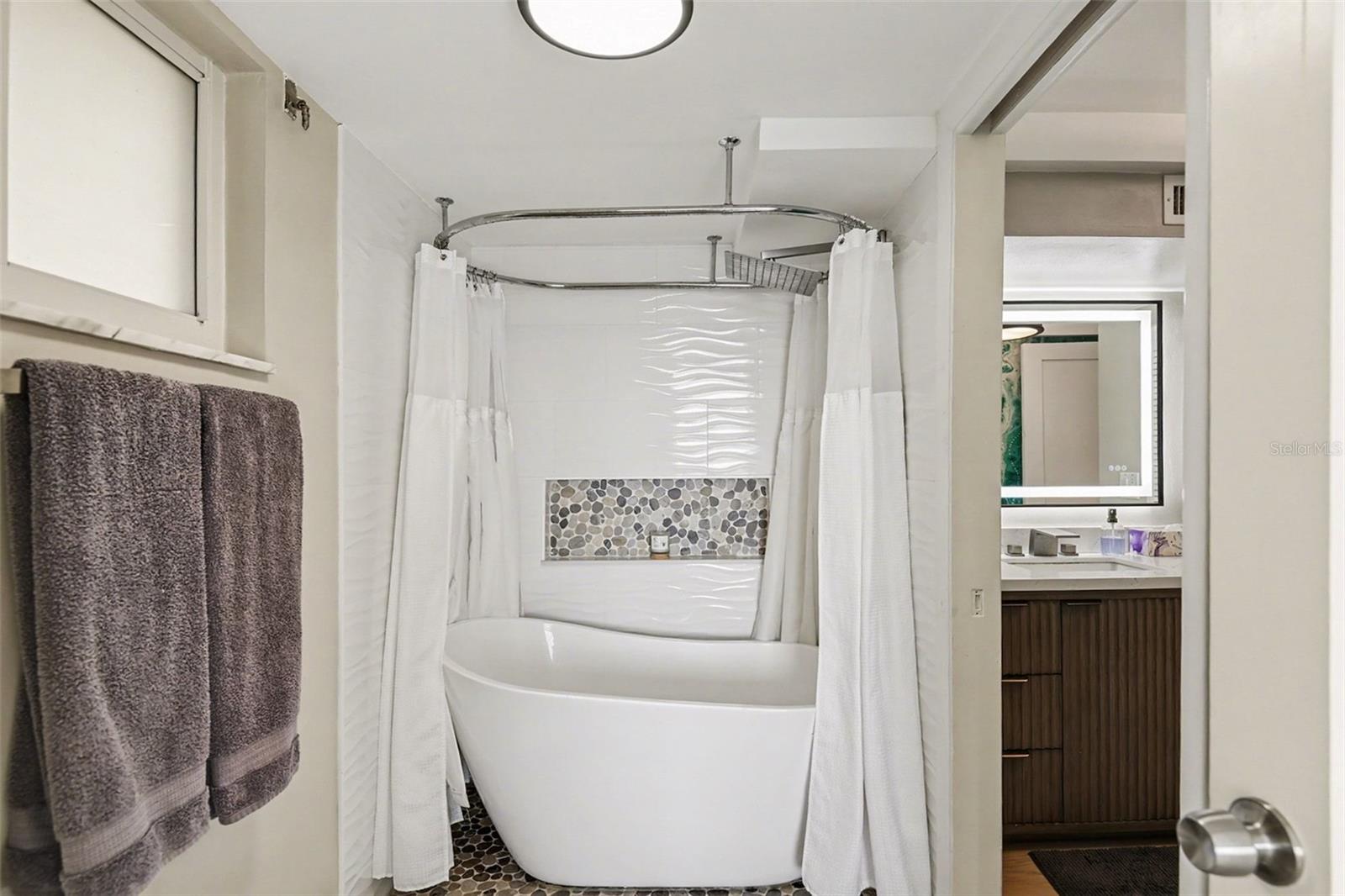 Image 32 of 51 For 1 Colony Point Drive A7