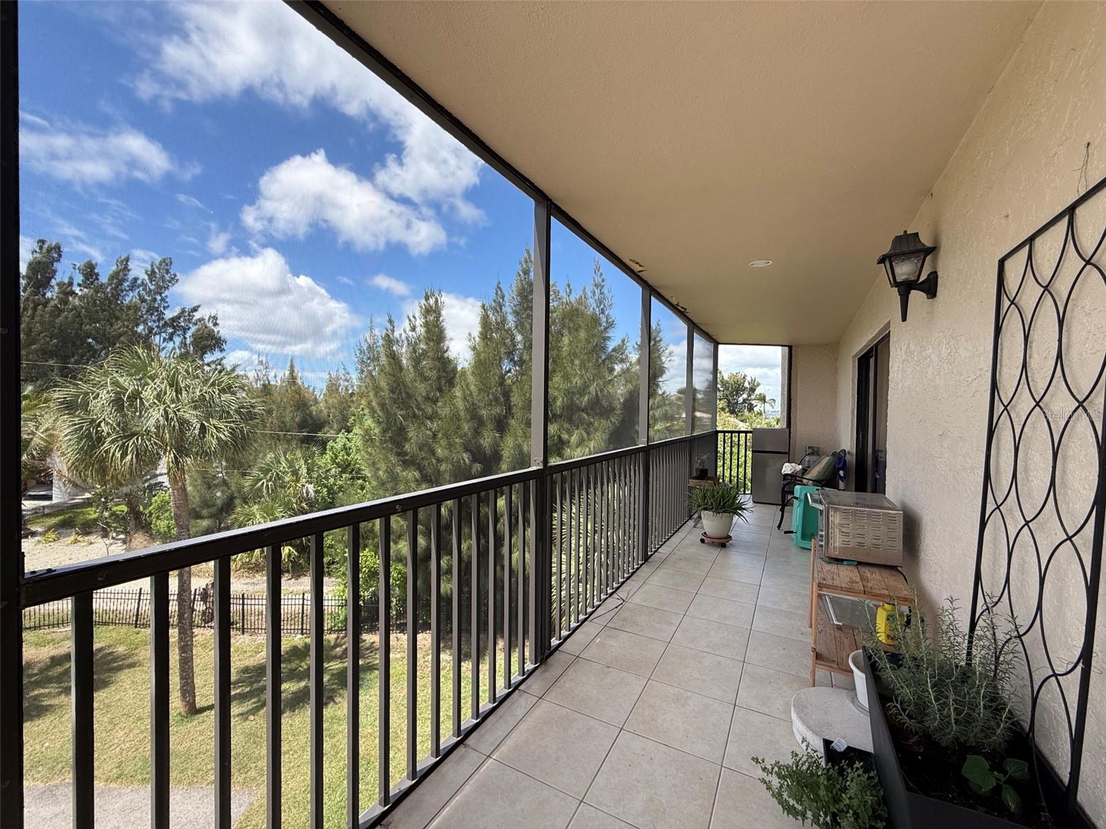 Image 17 of 49 For 25188 Marion Avenue E212