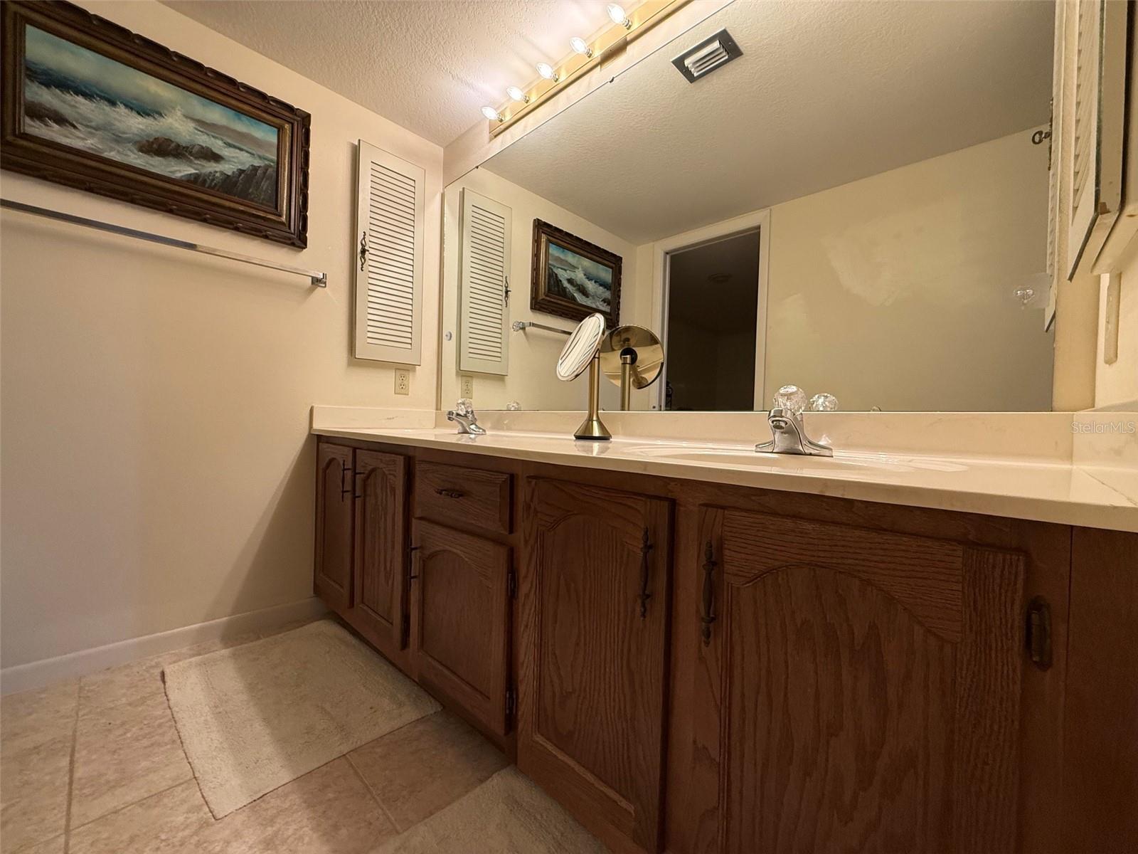 Image 19 of 49 For 25188 Marion Avenue E212