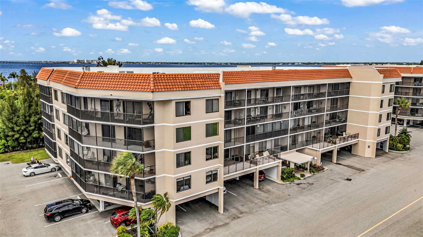 Image 3 of 49 For 25188 Marion Avenue E212