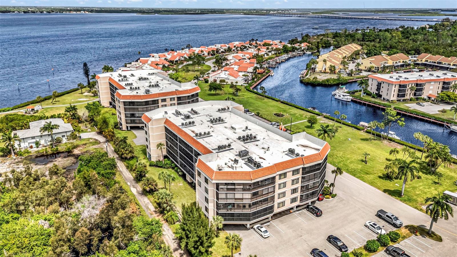 Image 33 of 49 For 25188 Marion Avenue E212