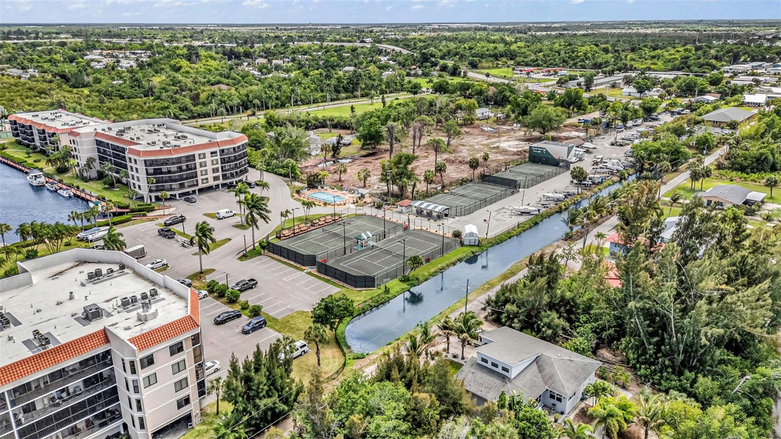 Image 36 of 49 For 25188 Marion Avenue E212