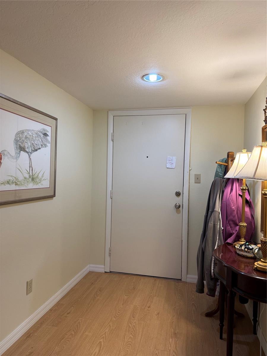 Image 8 of 49 For 25188 Marion Avenue E212