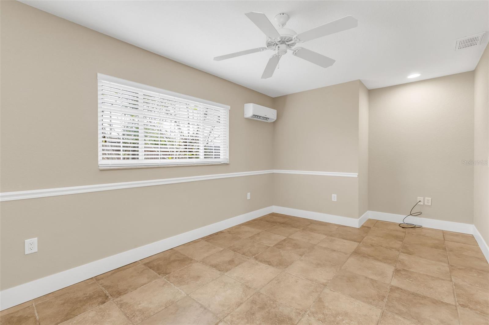 Image 15 of 69 For 28401 Coco Palm Dr