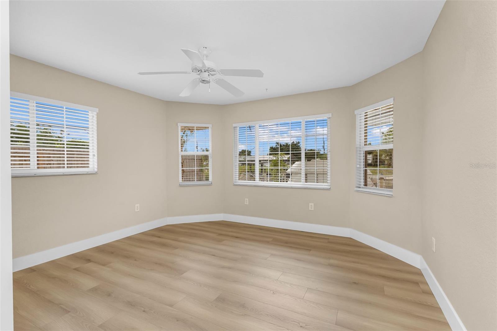 Image 23 of 69 For 28401 Coco Palm Dr