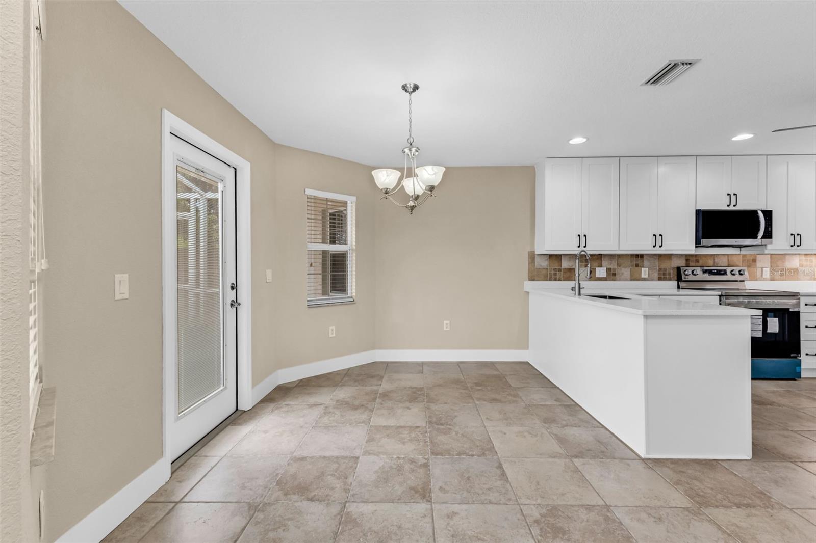 Image 29 of 69 For 28401 Coco Palm Dr