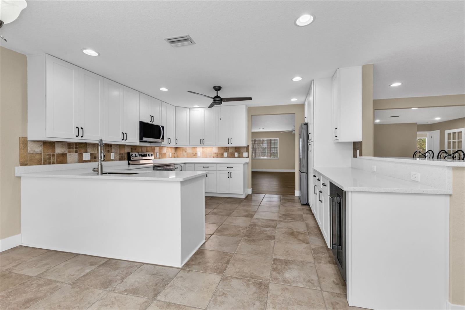 Image 30 of 69 For 28401 Coco Palm Dr