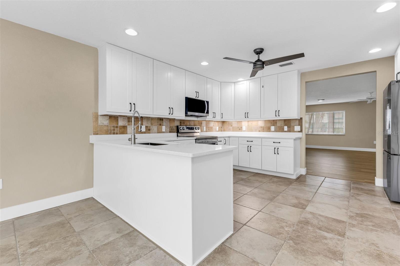 Image 31 of 69 For 28401 Coco Palm Dr