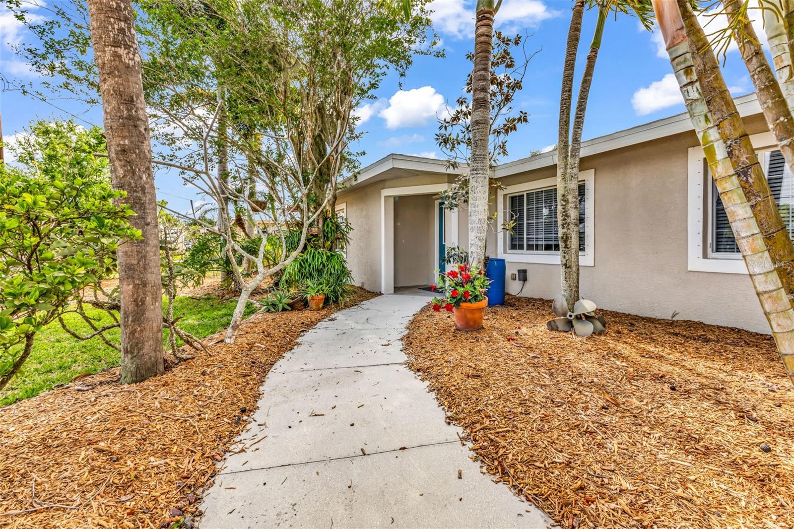 Image 4 of 69 For 28401 Coco Palm Dr