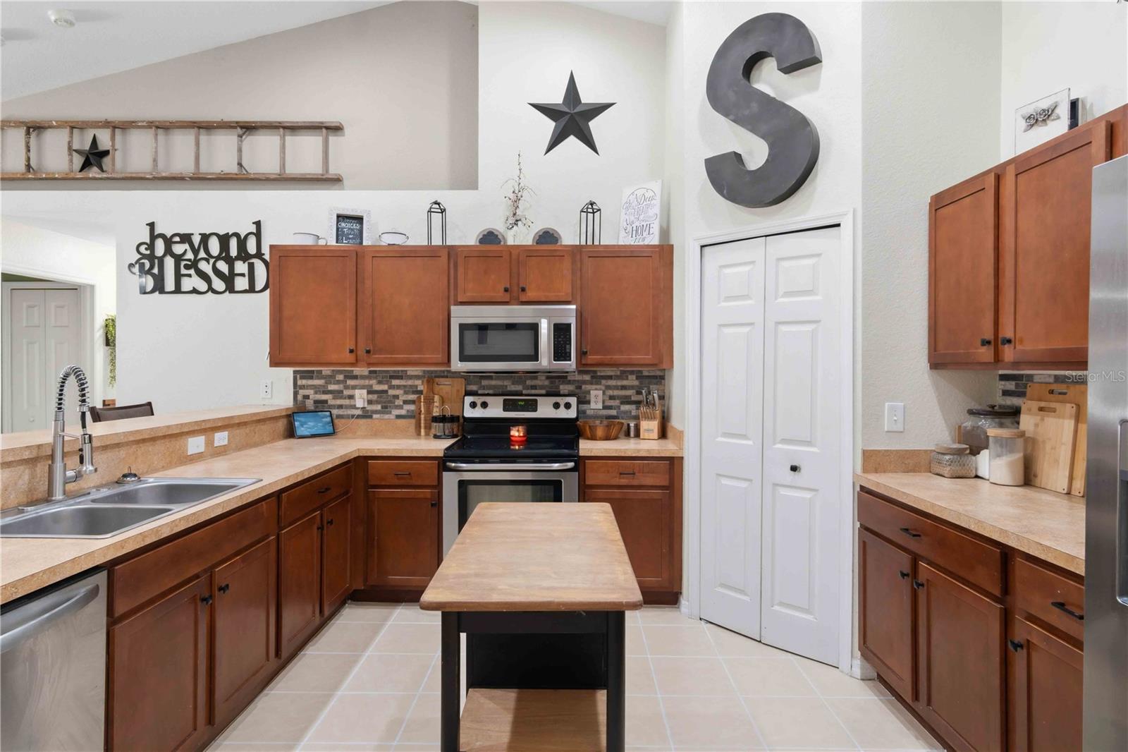 Image 11 of 50 For 3680 Channing Avenue