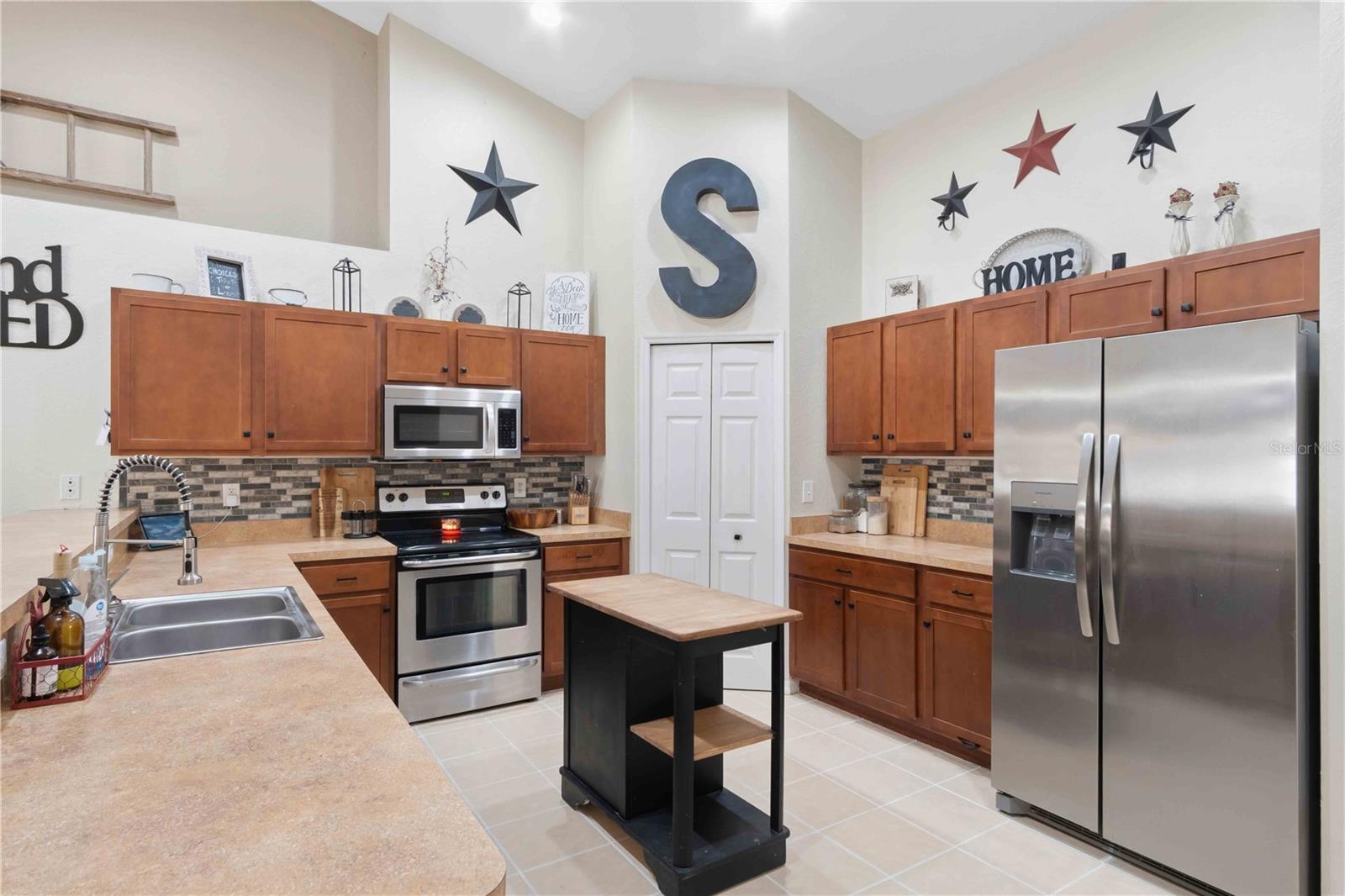 Image 14 of 50 For 3680 Channing Avenue