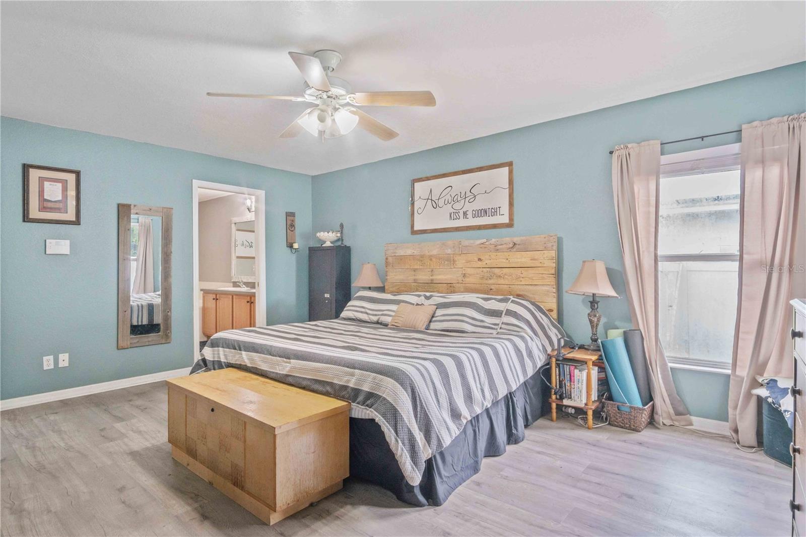 Image 23 of 50 For 3680 Channing Avenue