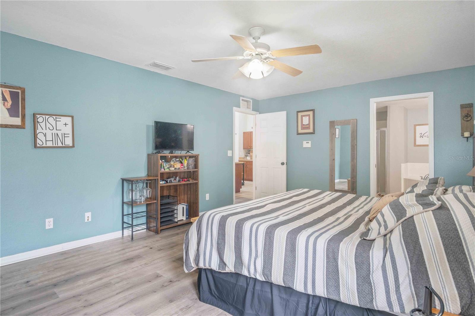 Image 24 of 50 For 3680 Channing Avenue