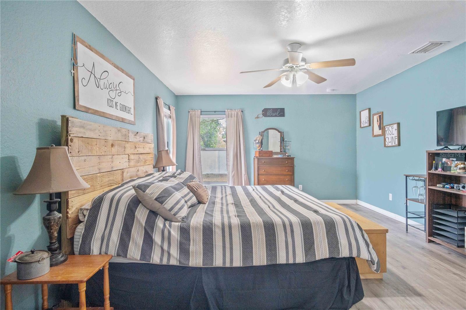 Image 25 of 50 For 3680 Channing Avenue