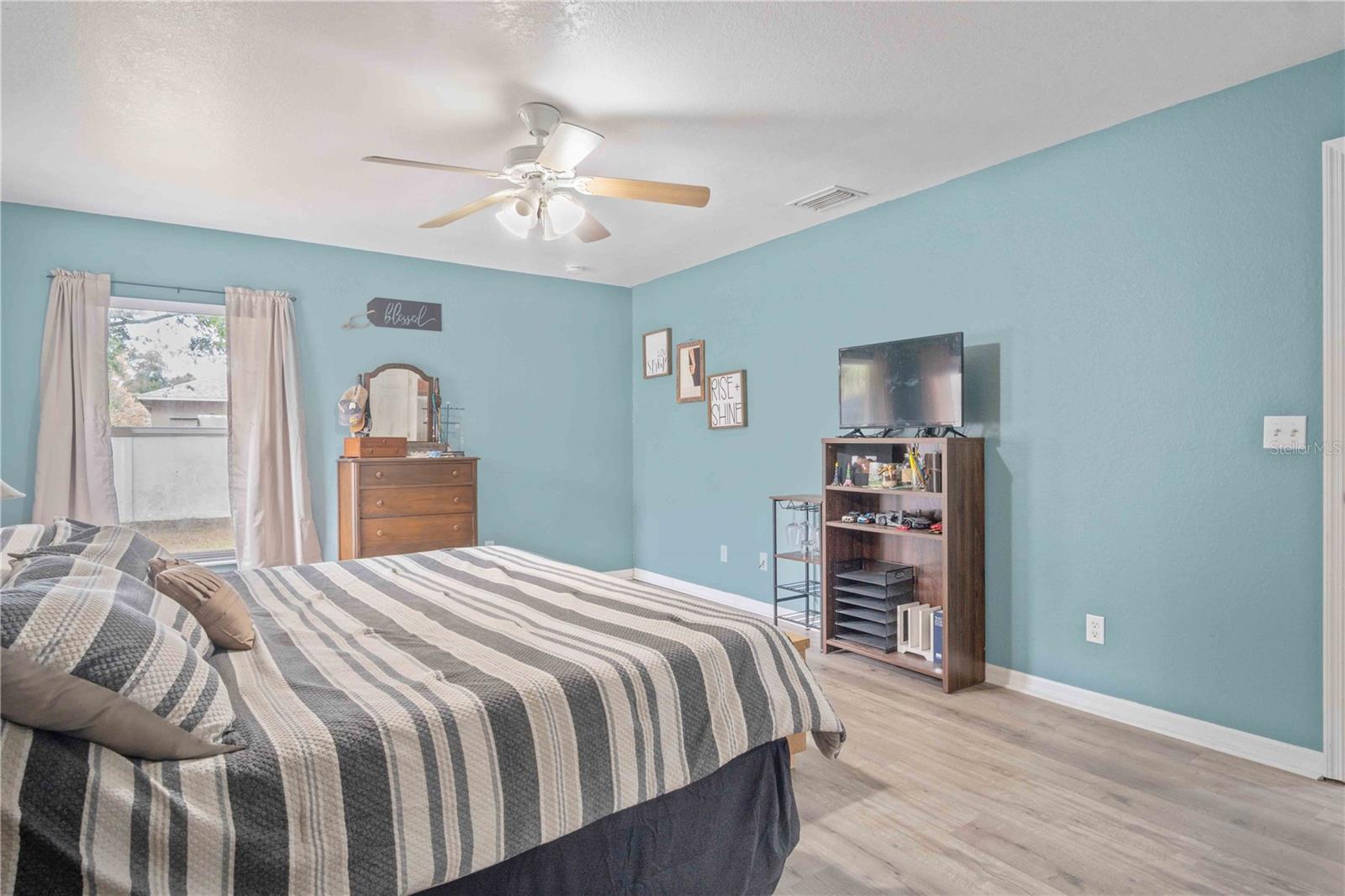 Image 26 of 50 For 3680 Channing Avenue