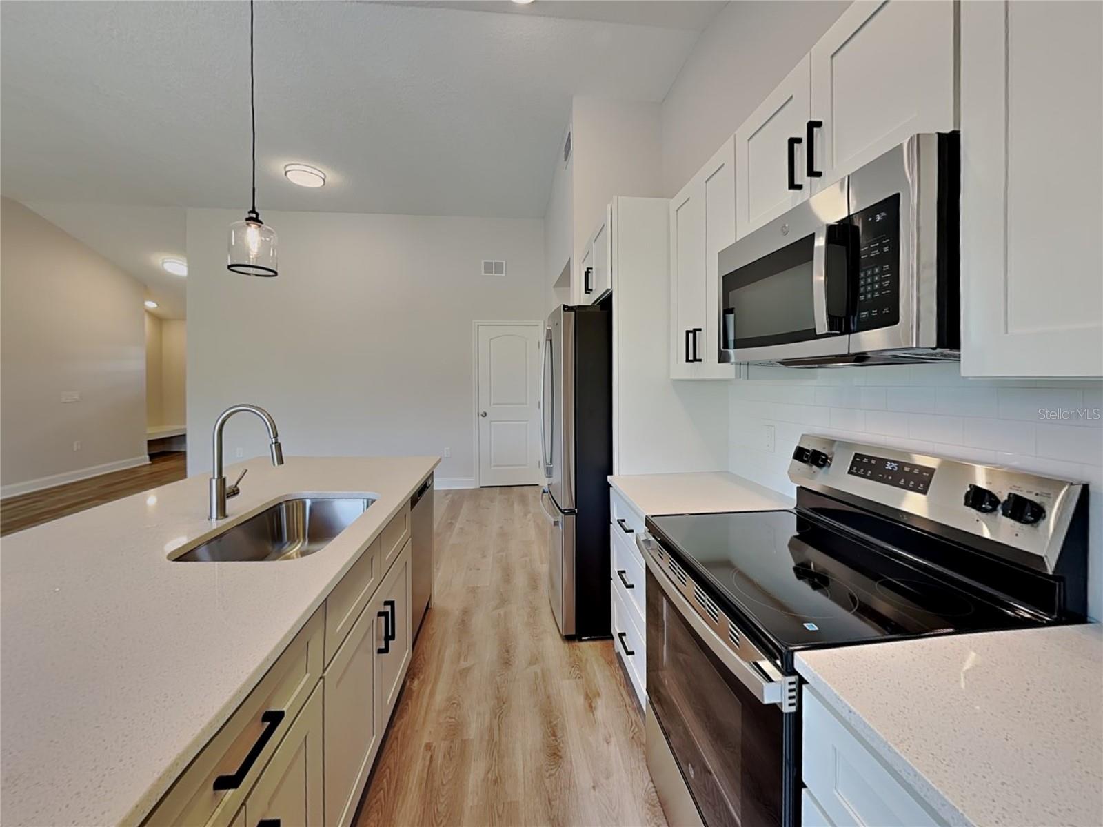 Image 3 of 20 For 8126 Chesebro Avenue