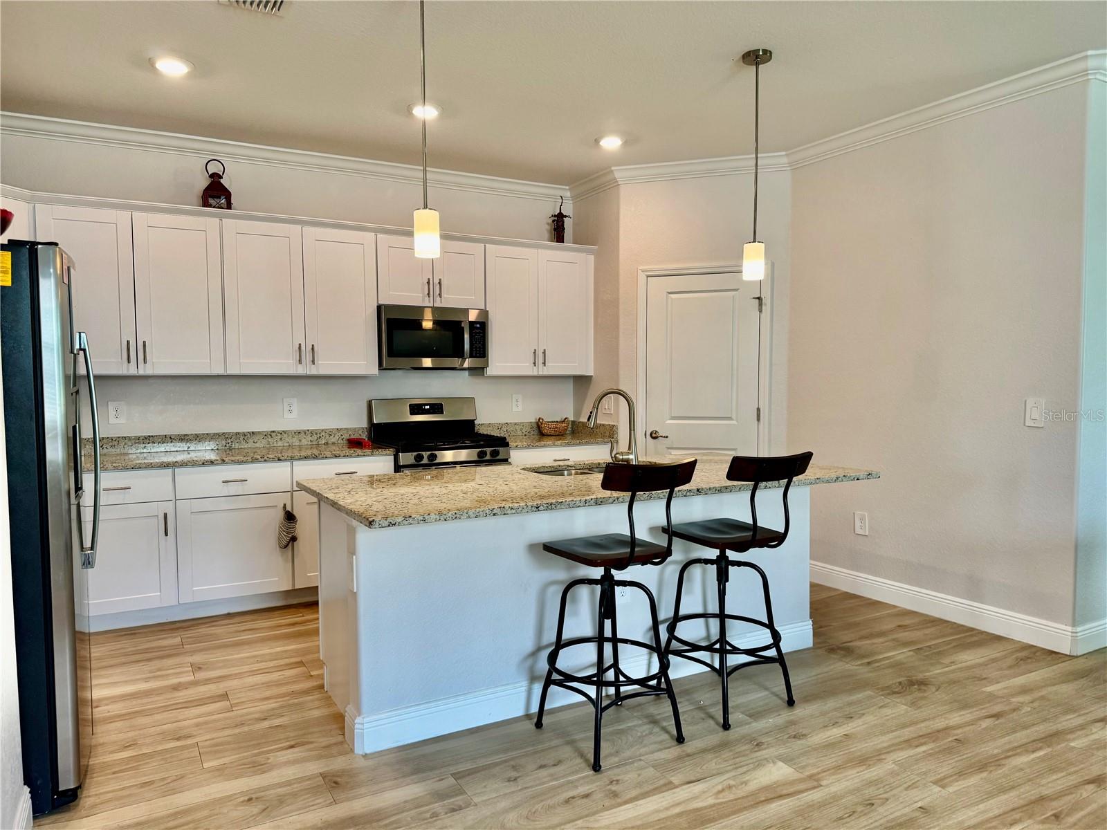 Image 10 of 37 For 17876 Woodland Court