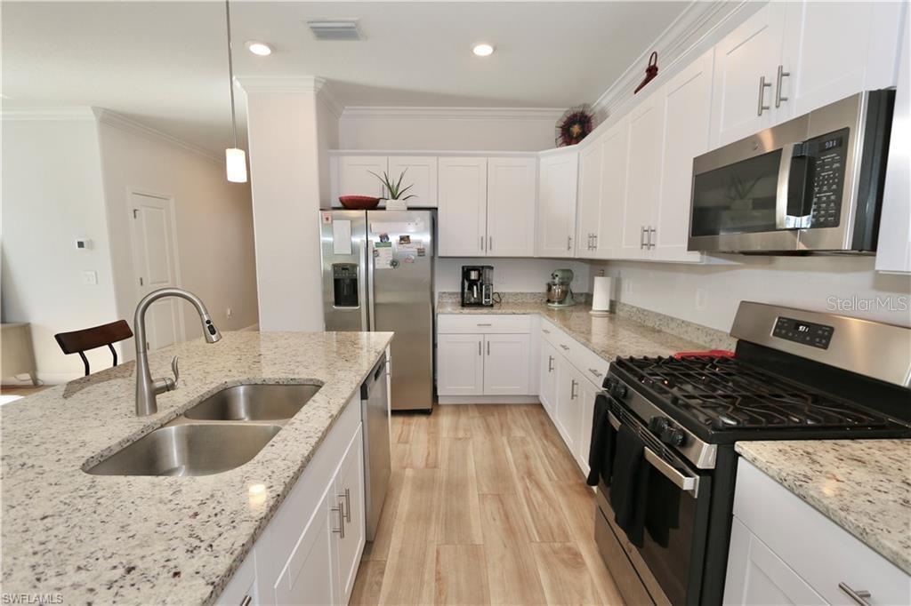 Image 12 of 37 For 17876 Woodland Court