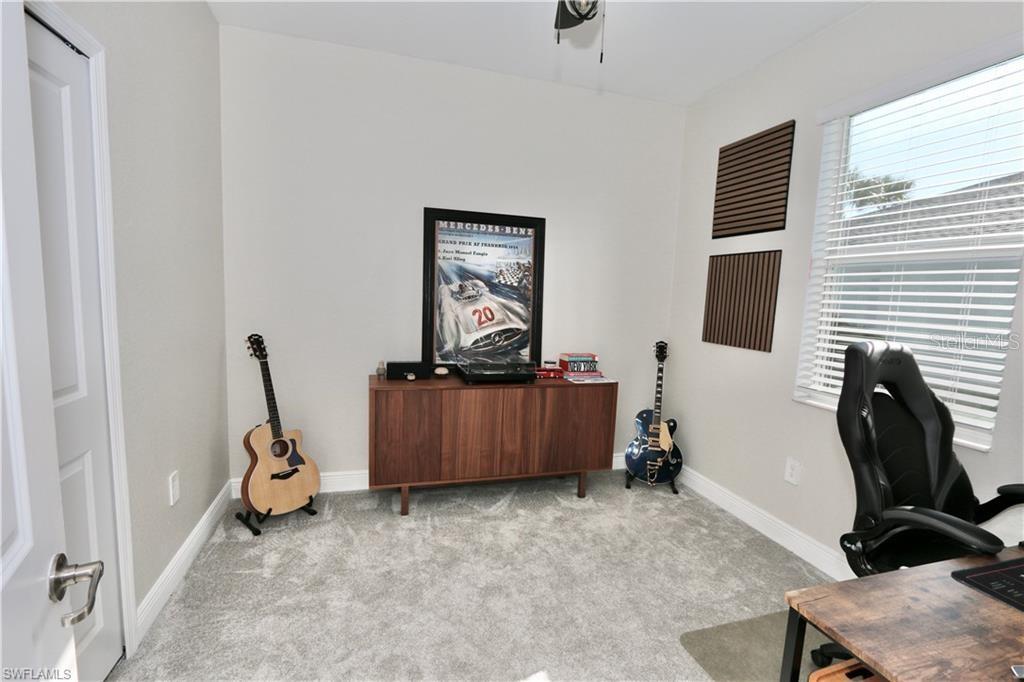 Image 16 of 37 For 17876 Woodland Court