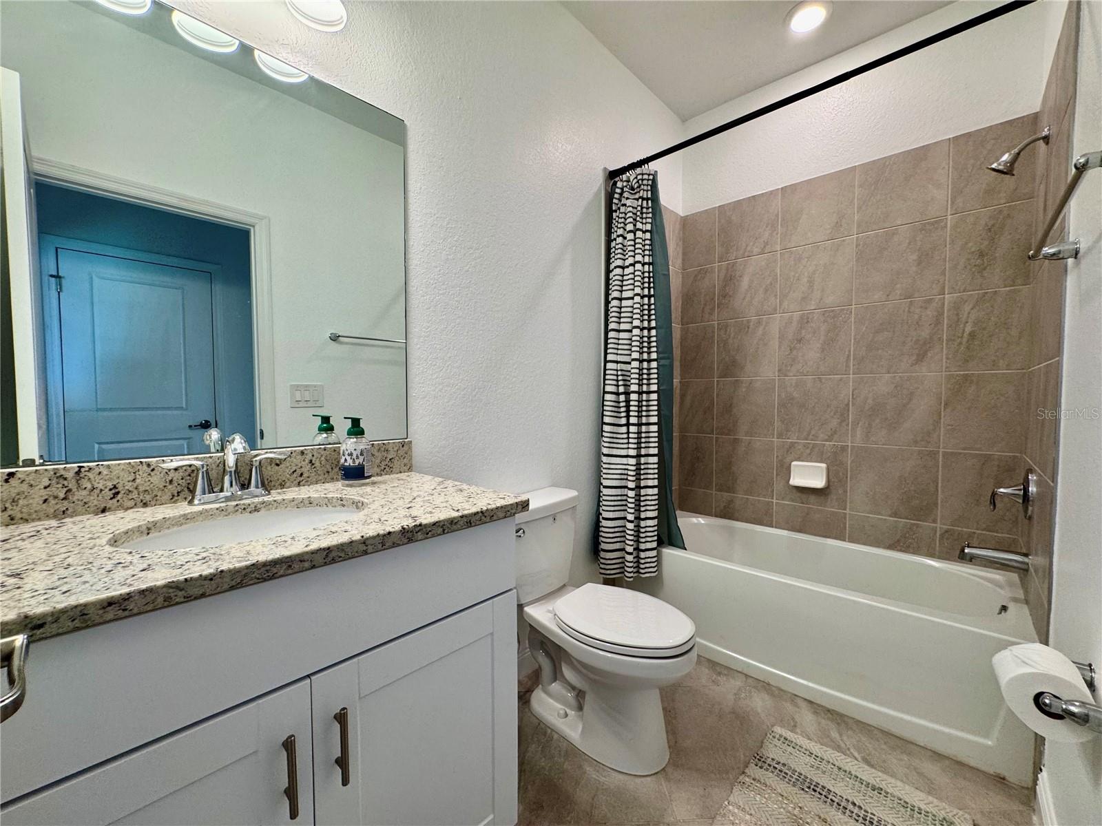 Image 20 of 37 For 17876 Woodland Court