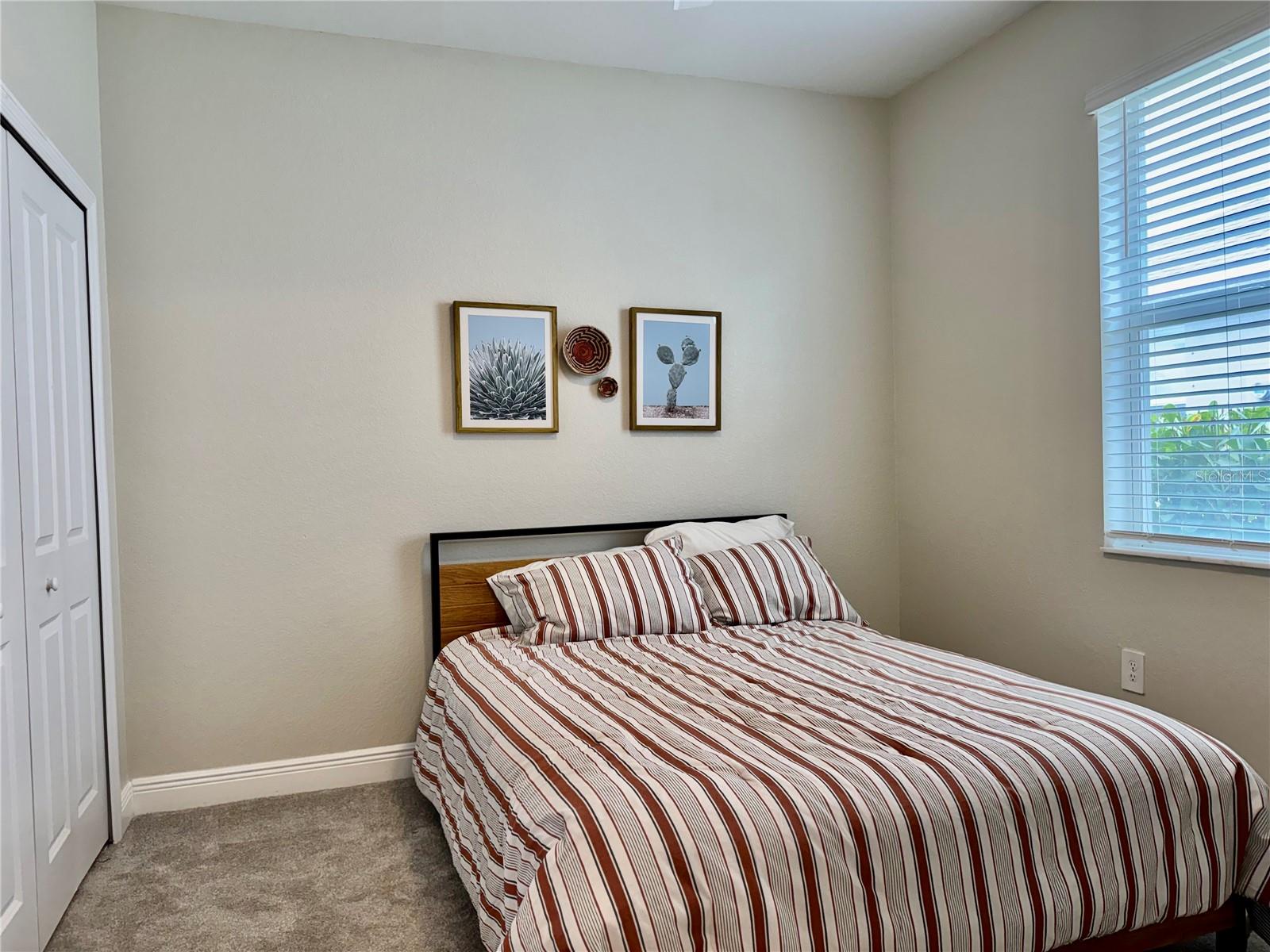 Image 22 of 37 For 17876 Woodland Court